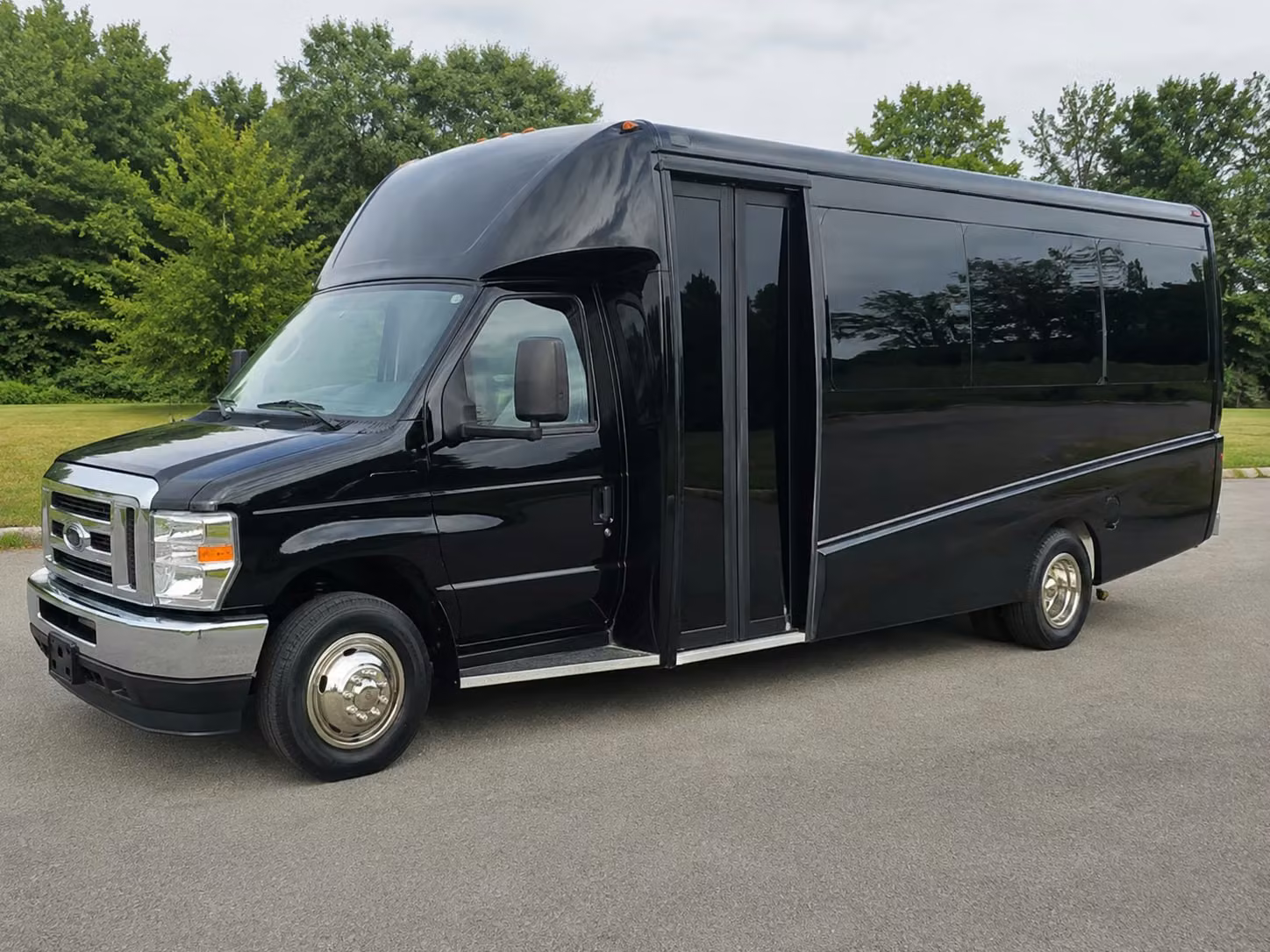 rancho cucamonga 18 passenger minibus rental